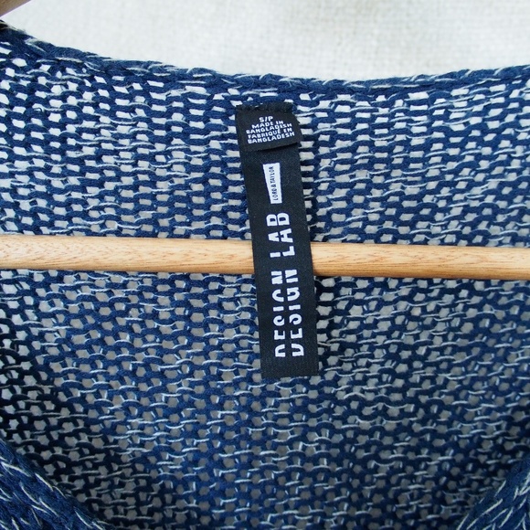 3/30$ Urban Outfitters Open knit V neck tunic - Picture 2 of 3